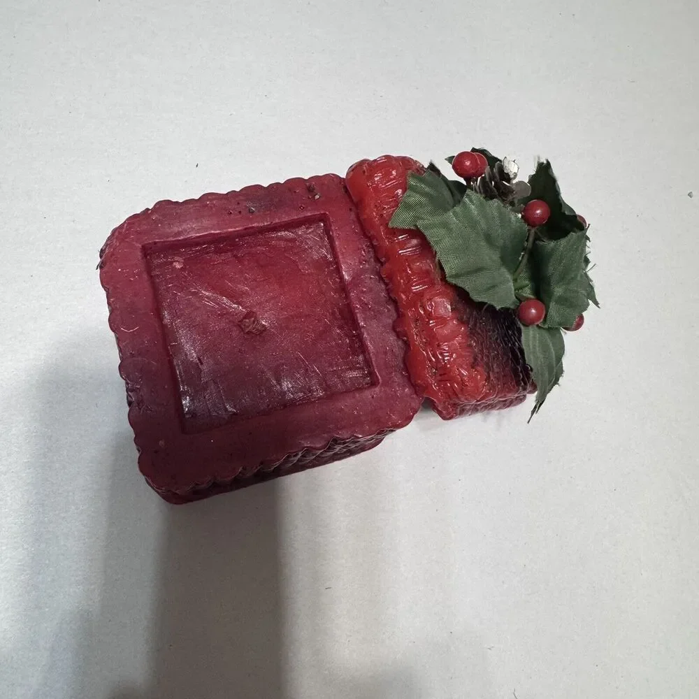 Vintage Holly Berry Basket shaped candle Christmas 1984 Wax square box w/ lid‎